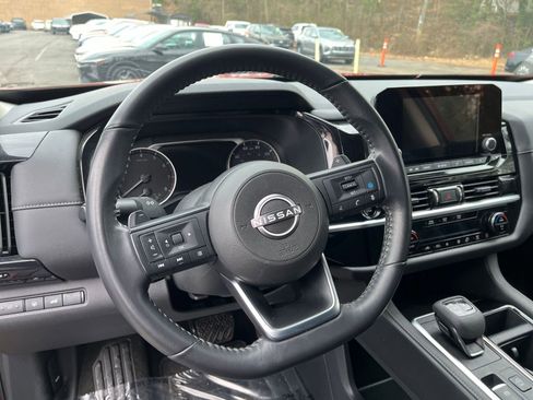 Used 2025 Nissan Pathfinder SV image 29