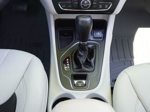 Used 2020 Jeep Cherokee Latitude Plus w/ Comfort/Convenience Group FWD image 21