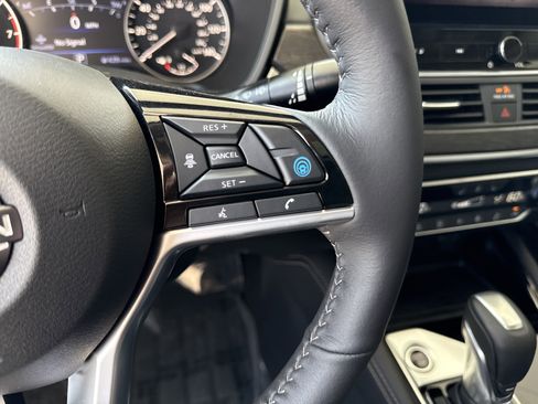 Used 2025 Nissan Altima 2.5 SL AWD/4WD image 19