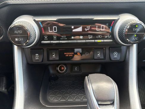 Used 2022 Toyota RAV4 XLE Premium AWD/4WD image 31