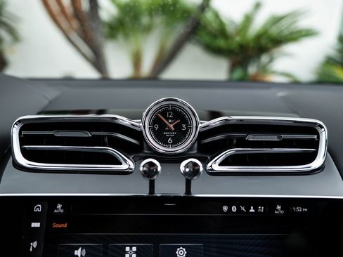 Used 2022 Bentley Bentayga image 20