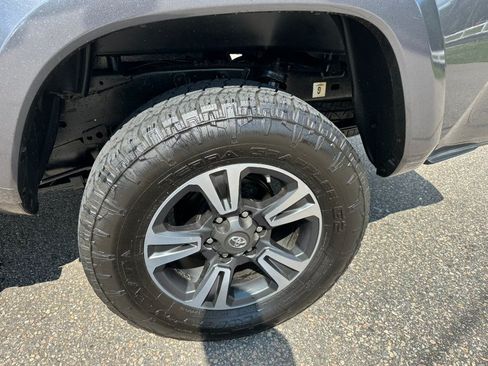 Used 2019 Toyota Tacoma TRD Sport w/ Technology Package AWD/4WD image 33