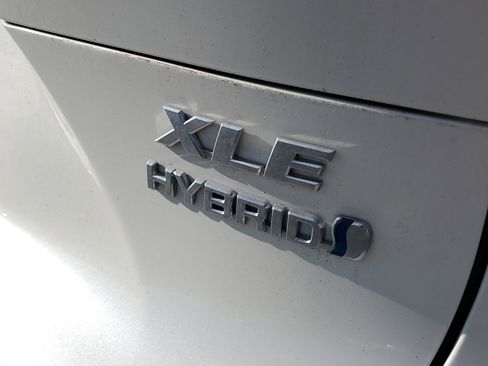 Certified 2021 Toyota Venza XLE w/ Softex Package image 7