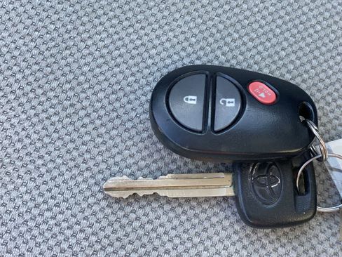 Used 2013 Toyota Sienna L image 37