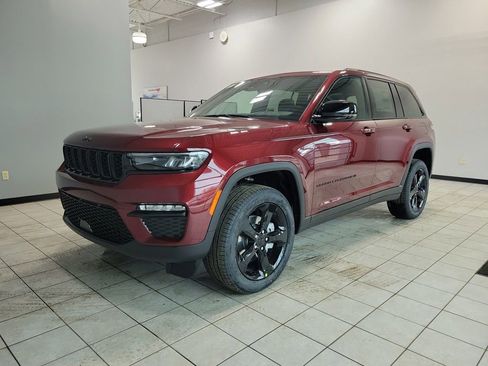 New 2025 Jeep Grand Cherokee Limited w/ Black Appearance Package image 3