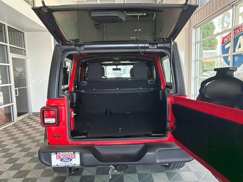 Used 2018 Jeep Wrangler Unlimited Sport S AWD/4WD image 11