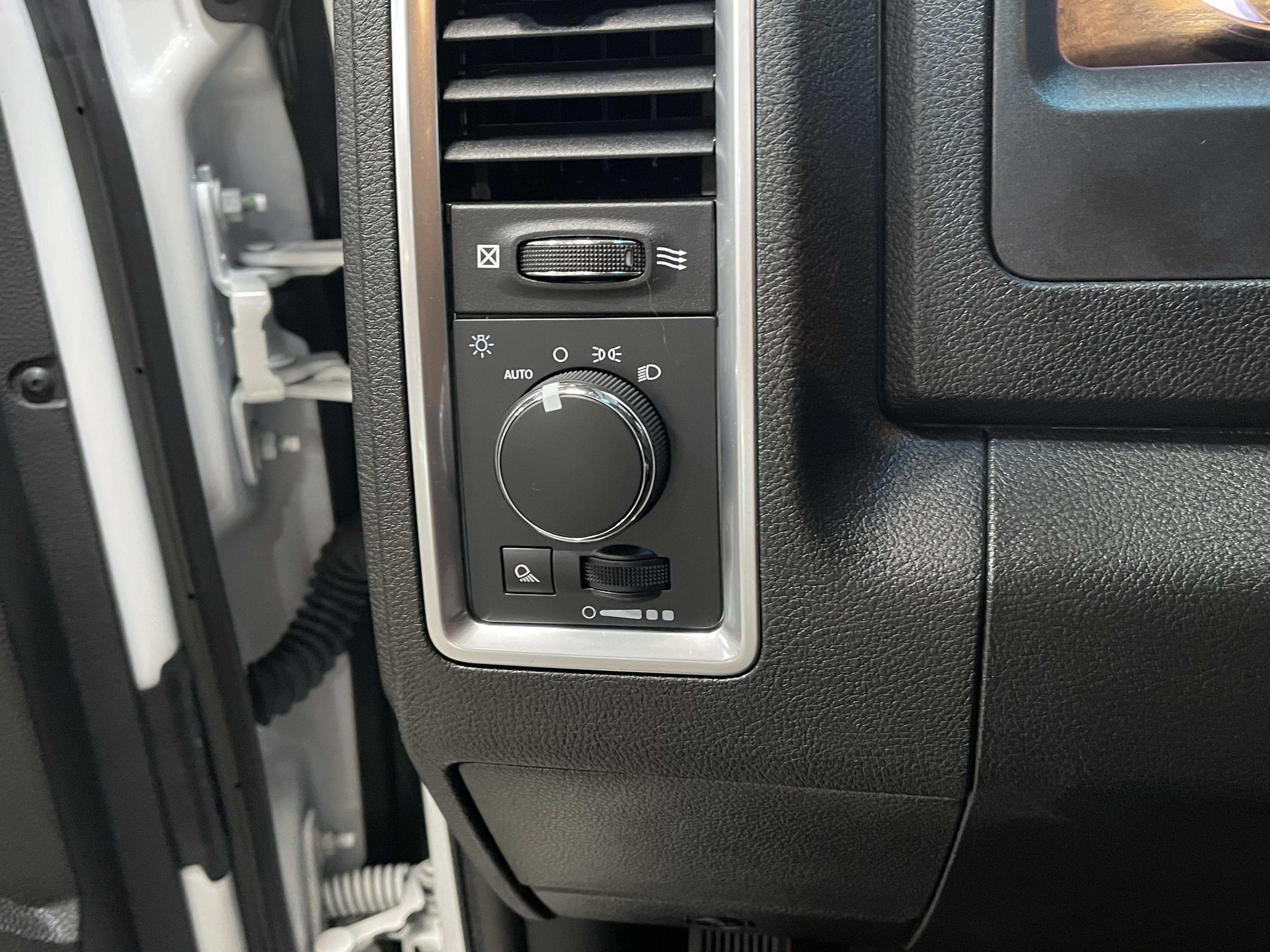 Certified 2022 RAM 1500 Classic SLT AWD/4WD image 25