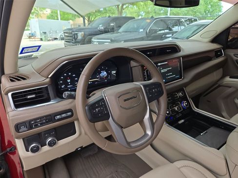 Used 2023 GMC Yukon Denali RWD image 11
