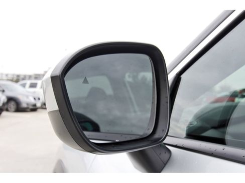 Used 2025 Nissan Rogue SV image 10