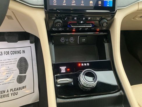 Certified 2024 Jeep Grand Cherokee Limited w/ Luxury Tech Group II image 18