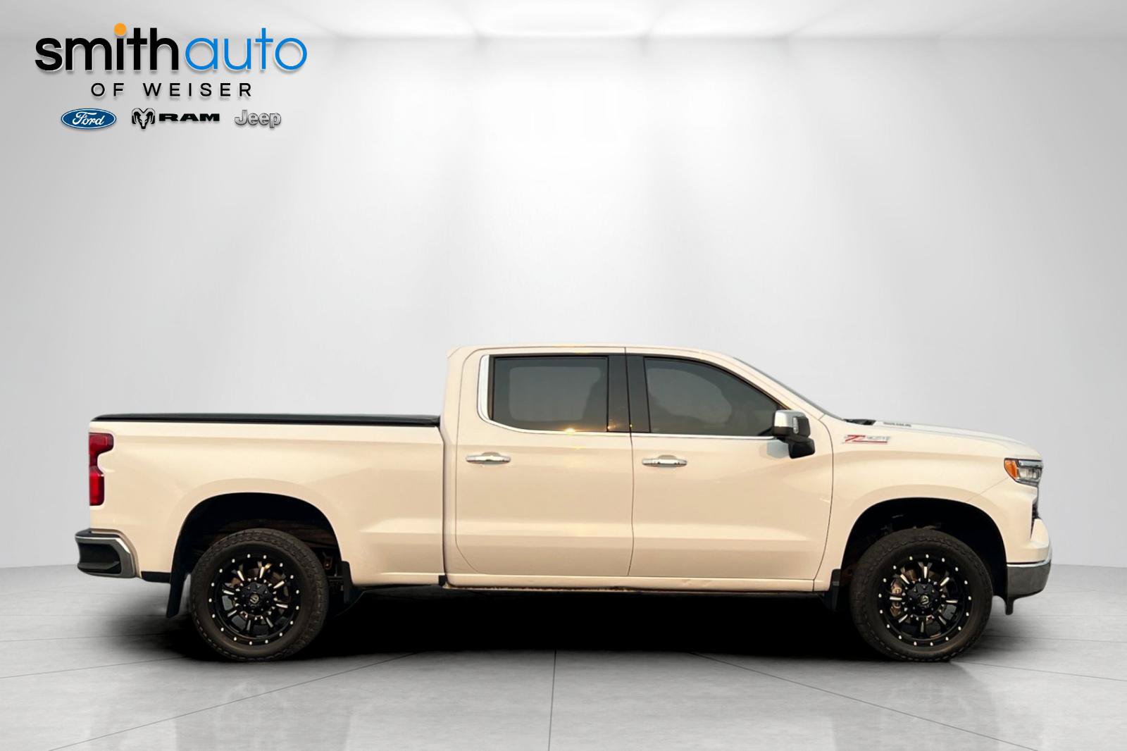 Used 2023 Chevrolet Silverado 1500 LTZ w/ Technology Package AWD/4WD image 3