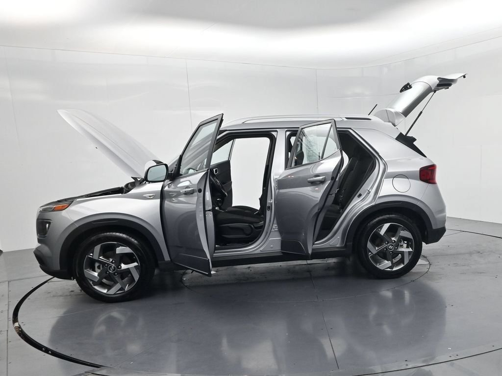 Used 2025 Hyundai Venue SEL FWD image 48