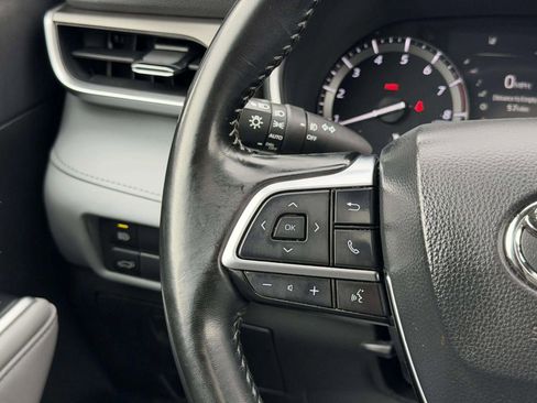 Used 2021 Toyota Highlander XLE AWD/4WD image 40
