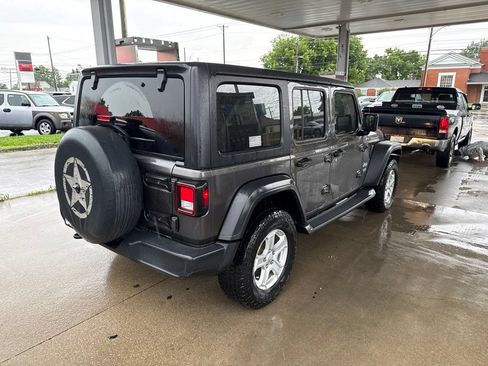 Used 2019 Jeep Wrangler Unlimited Sport S AWD/4WD image 3