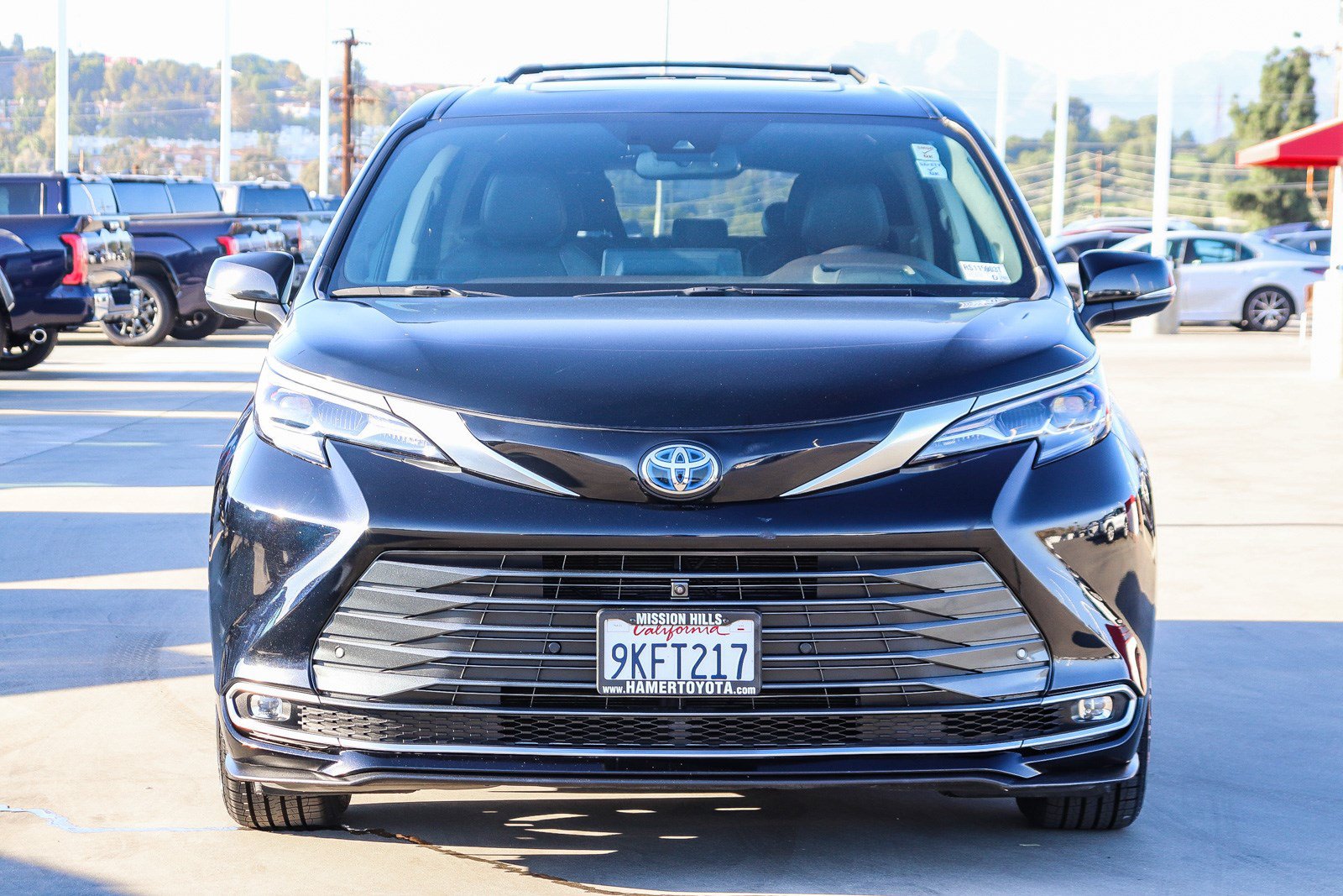 Certified 2024 Toyota Sienna Platinum AWD/4WD image 2