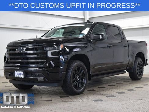 Used 2025 Chevrolet Silverado 1500 High Country w/ Midnight Edition AWD/4WD image 3