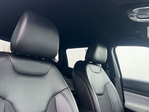 Used 2024 Jeep Compass Latitude image 19