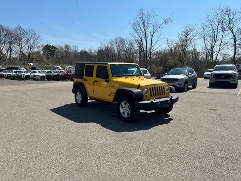 Used 2015 Jeep Wrangler Unlimited Sport w/ Quick Order Package 24S AWD/4WD image 3