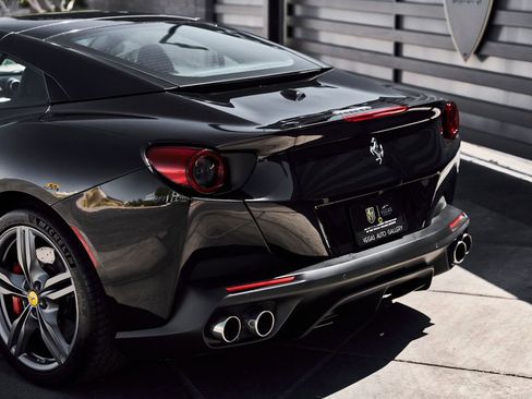 Used 2020 Ferrari Portofino RWD image 11