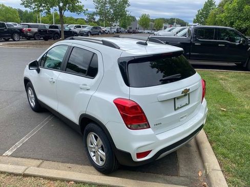 Used 2022 Chevrolet Trax LT w/ LT Convenience Package FWD image 29