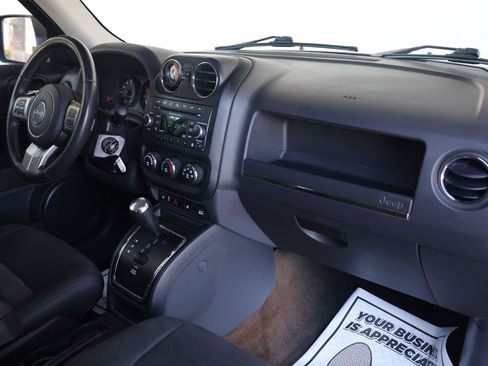 Used 2013 Jeep Patriot Latitude w/ Sun/Sound Group AWD/4WD image 27