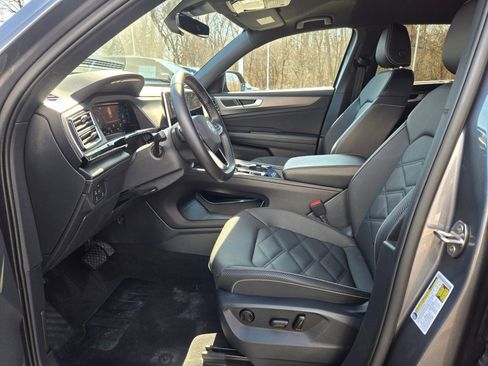 Used 2025 Volkswagen Atlas Cross Sport SE image 22