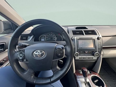 Used 2012 Toyota Camry XLE w/ Leather Pkg FWD image 18