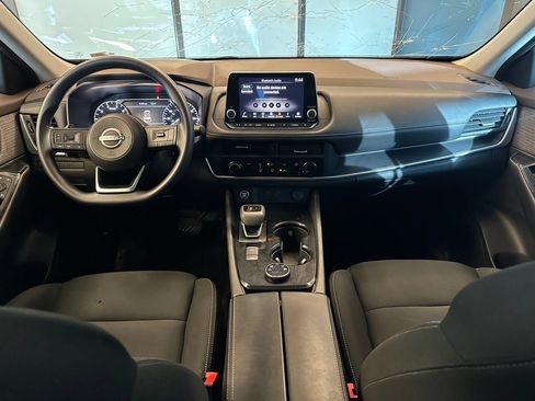 Used 2023 Nissan Rogue S AWD/4WD image 9
