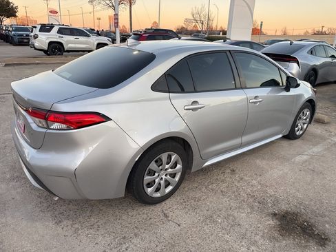 Used 2020 Toyota Corolla LE image 4