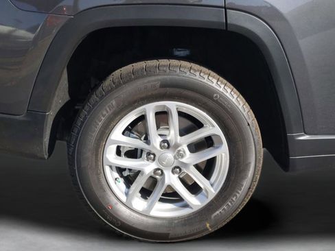 New 2025 Jeep Grand Cherokee L Laredo w/ Luxury Tech Group I RWD image 34