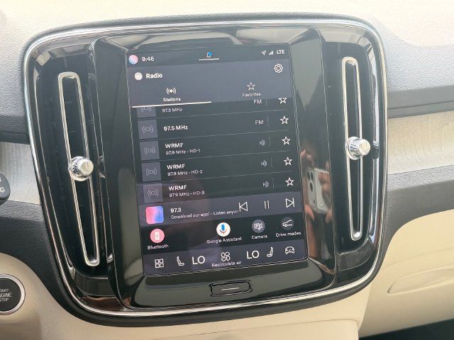 Certified 2024 Volvo XC40 B5 Plus AWD/4WD image 24