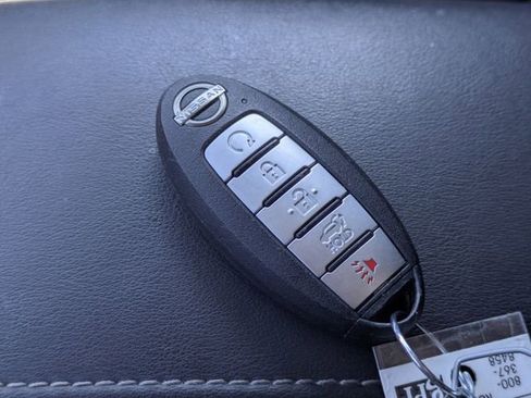 Used 2022 Nissan Pathfinder SL image 33