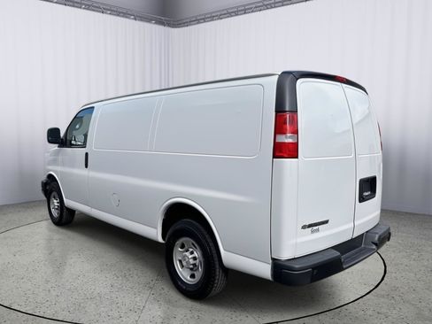 Used 2021 Chevrolet Express 3500 w/ Driver Convenience Package RWD image 10