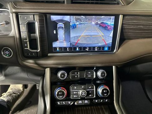Used 2021 GMC Yukon XL Denali w/ Denali Premium Package image 22