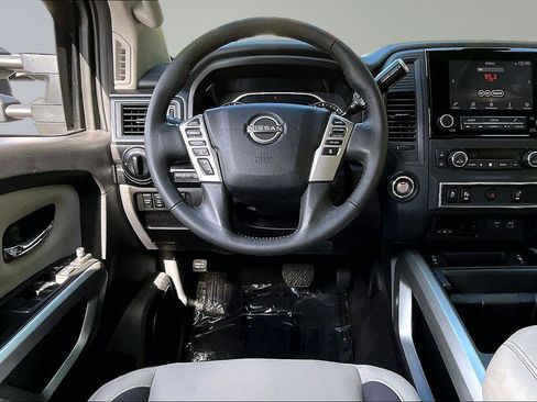 Used 2024 Nissan Titan SV w/ SV Convenience Package RWD image 5