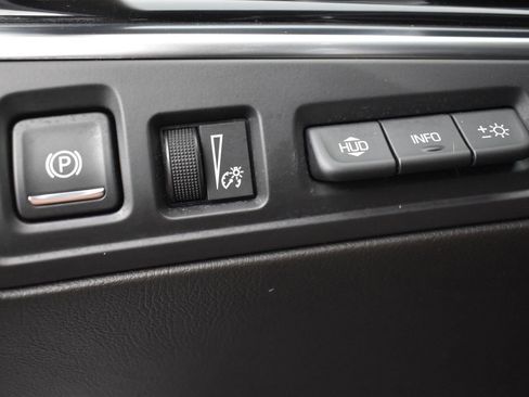 Used 2022 Cadillac XT6 Sport w/ Platinum Package image 11