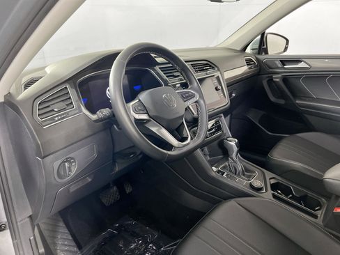 Used 2022 Volkswagen Tiguan SE AWD/4WD image 9