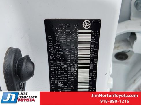 Used 2025 Toyota Corolla LE FWD image 33