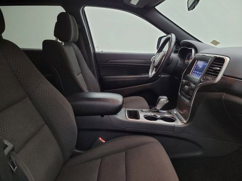 Used 2019 Jeep Grand Cherokee Laredo image 21