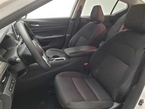 Used 2025 Nissan Altima 2.5 SV FWD image 17
