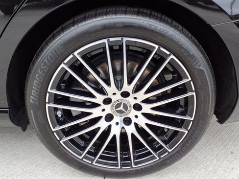 Used 2025 Mercedes-Benz C 300 Sedan image 23