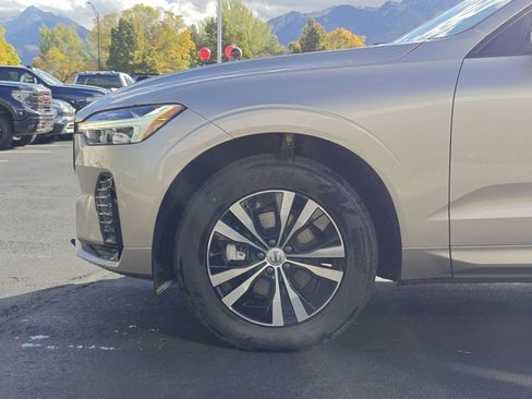 Used 2025 Volvo XC60 B5 Core image 33