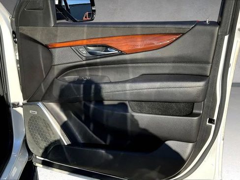 Used 2019 Cadillac Escalade Luxury AWD/4WD image 28