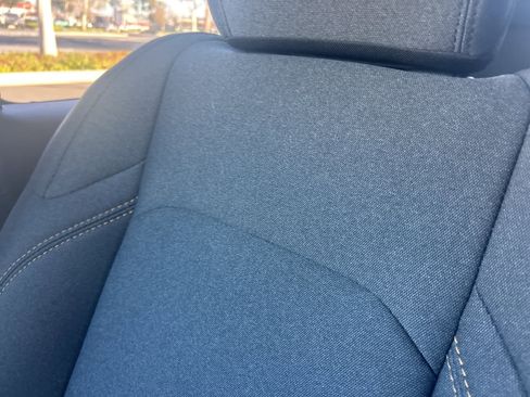 Used 2025 Jeep Gladiator Sport image 38