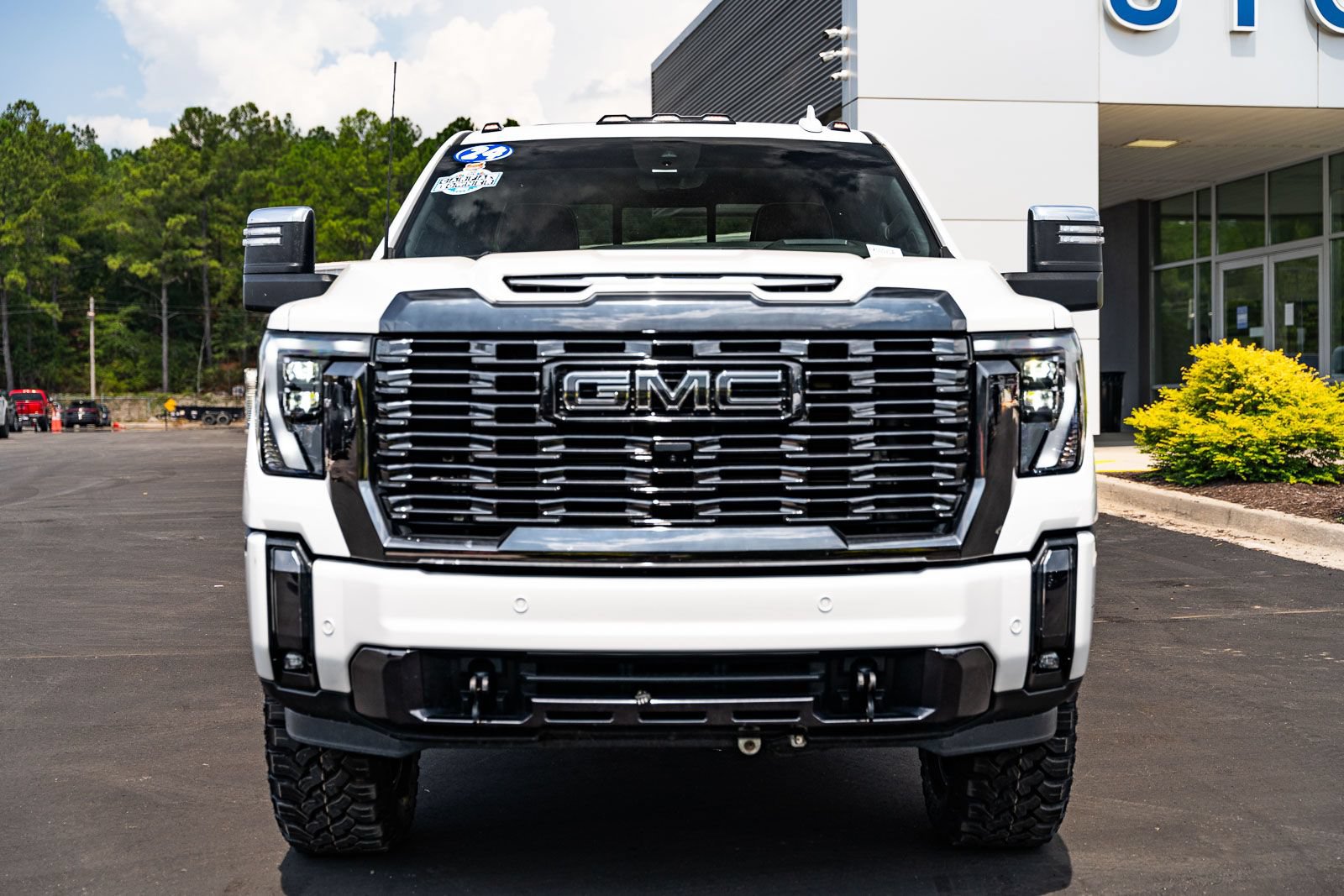 Used 2024 GMC Sierra 2500 Denali Ultimate w/ Max Trailering Package AWD/4WD image 2