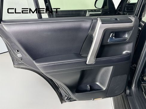 Used 2017 Toyota 4Runner SR5 image 29