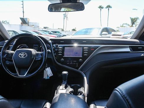 Used 2018 Toyota Camry SE FWD image 13