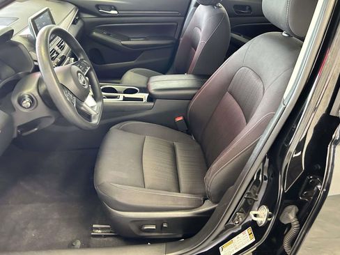 Used 2024 Nissan Altima 2.5 SV FWD image 16