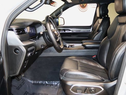 Used 2024 Jeep Wagoneer L Series II w/ Flexible Seating Group image 35