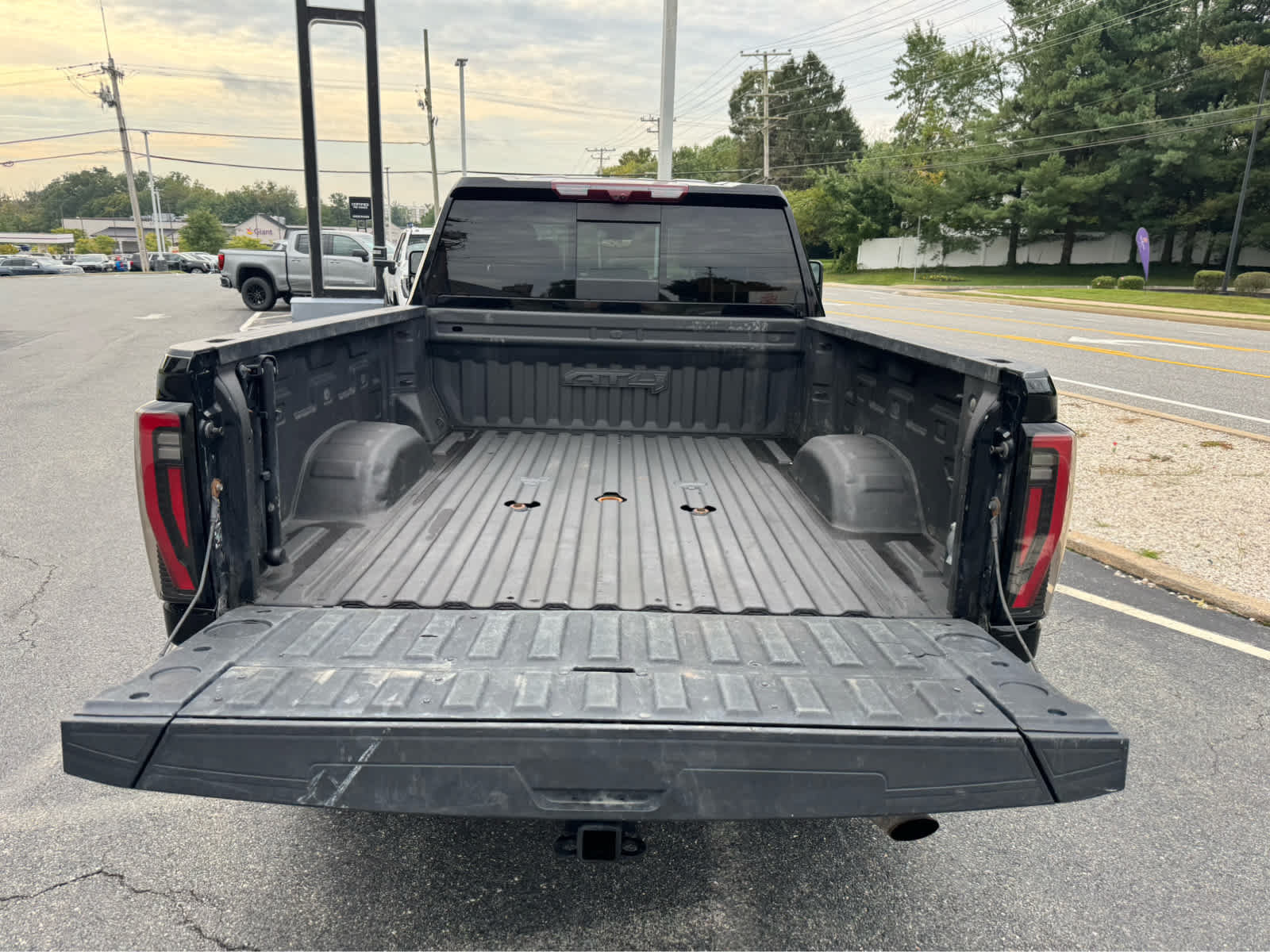 Used 2024 GMC Sierra 2500 AT4 w/ Technology Package AWD/4WD image 5